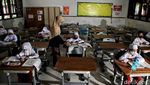 Hari Pertama Sekolah PTM 50 Persen di DKI
