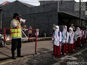 Daftar Daerah Hentikan PTM dan PTM 50 Persen Mulai Besok, Cek di Sini