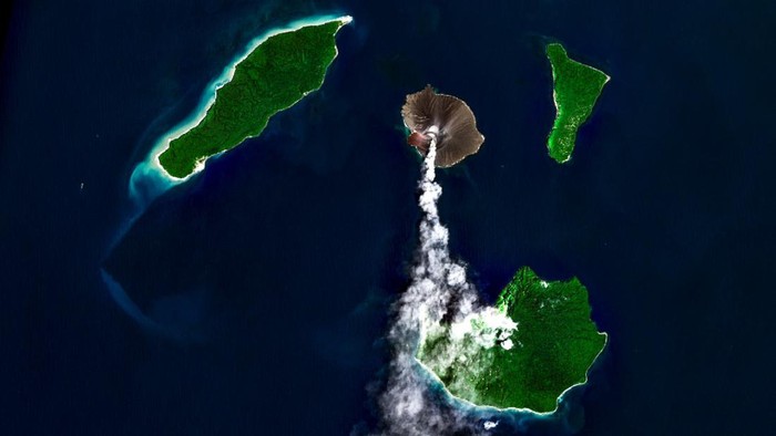 Gunungapi Anak Krakatau mengalami erupsi hingga 9 kali pada hari ini, Jumat (4/2/2022). Masyarakat diminta untuk tidak mendekati dan beraktivitas di dalam radius 2 km dari kawah aktif.