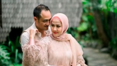 8 Potret Mesra Venna Melinda dan Ferry Irawan di Pemotretan Prewedding