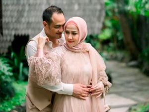 8 Potret Mesra Venna Melinda dan Ferry Irawan di Pemotretan Prewedding