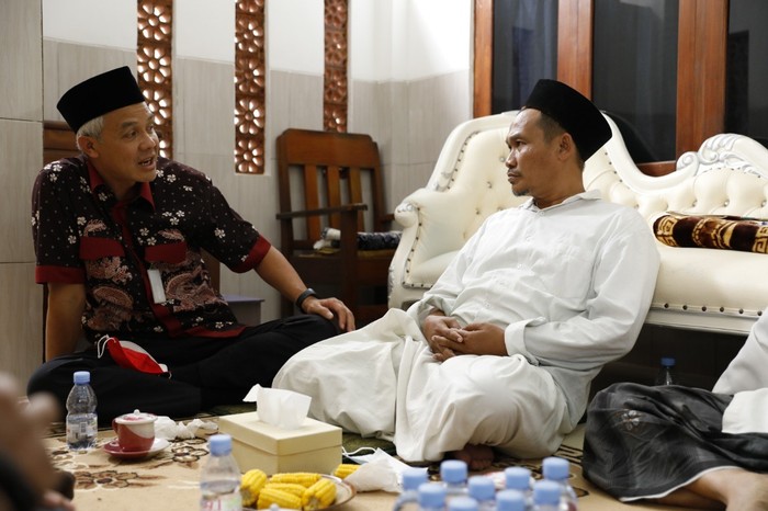 Ganjar Pranowo dan Gus Baha