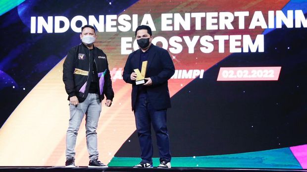 Glenn Fredly mendapatkan penghargaan sebagai musisi berpengaruh.