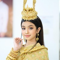 Gadis yang belajar di Music Arts School itu diketahui menyukai musik KPop, terutama Blackpink. Dilansir Giao Thon, Lisa adalah member favoritnya. Jenna Norodom sendiri sering disebut sebagai Lisa kecil karena kemiripan wajah dan bakat mereka.  Foto: Facebook jenna norodom