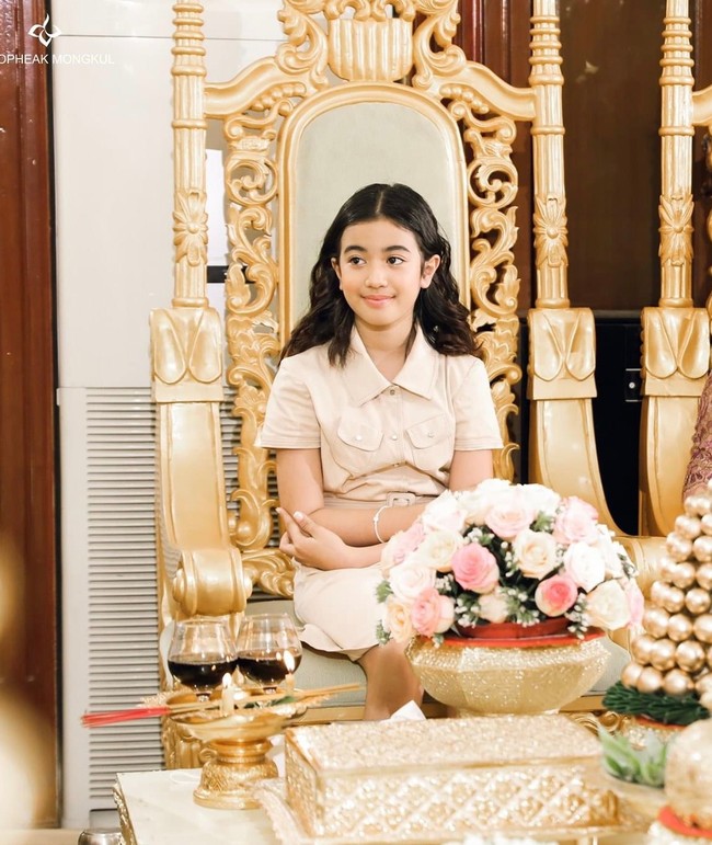 Meski seorang anggota kerajaan, Jenna tidak dibatasi untuk berkarier di dunia hiburan. Di 2018, ia mulai tergabung dalam agensi hiburan dan berkarier sebagai aktris, penyanyi, dan penari. Jenna sudah bermain dalam beberapa drama populer di Kamboja. Foto: Facebook jenna norodom