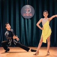 Sering menyanyikan lagu-lagu dari negara lain, putri kecil tersebut pun mendapatkan perhatian internasional.Foto: Facebook jenna norodom