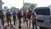 Dalam hal ini, pemilik telah melanggar Pasal 35 UU No. 21 Tahun 2019 tentang Karantina Hewan, Ikan, dan Tumbuhan dengan tidak melaporkan dan menyerahkan media pembawa ke pejabat Karantina.