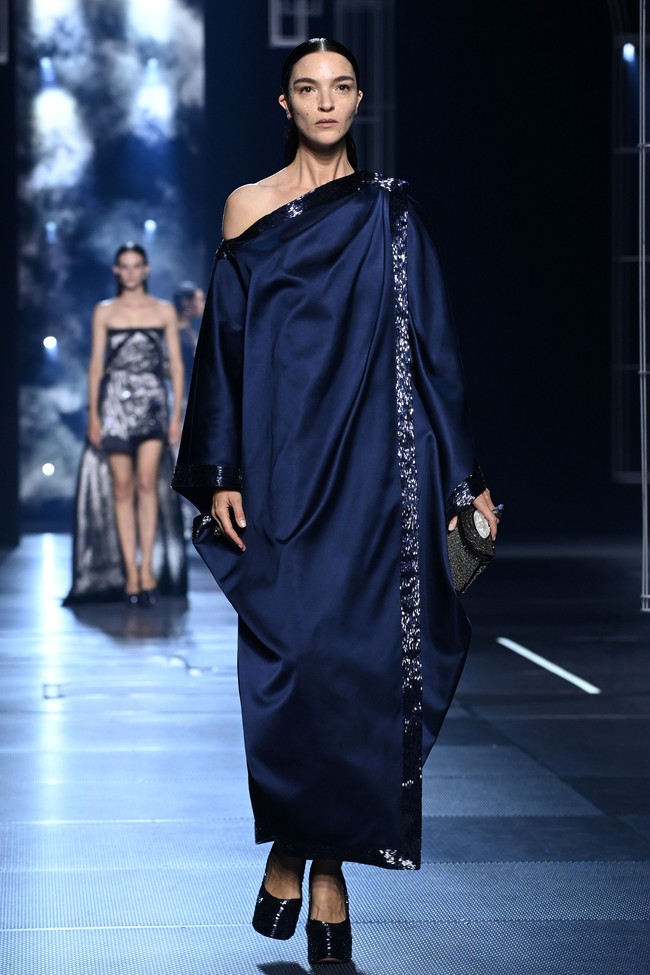 Fashion show koleksi busana Fendi Haute Couture Spring/Summer 2022 di Paris Fashion Week, Januari 2022. Dok. Getty Images/Pascal Le Segretain.