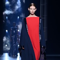 Fashion show koleksi busana Fendi Haute Couture Spring/Summer 2022 di Paris Fashion Week, Januari 2022.  Dok. Getty Images/Pascal Le Segretain.