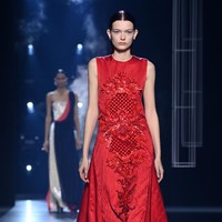 Fashion show koleksi busana Fendi Haute Couture Spring/Summer 2022 di Paris Fashion Week, Januari 2022. Dok. Getty Images/Pascal Le Segretain.