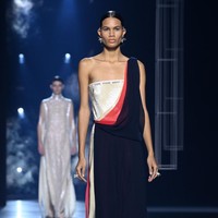 Fashion show koleksi busana Fendi Haute Couture Spring/Summer 2022 di Paris Fashion Week, Januari 2022. Dok. Getty Images/Pascal Le Segretain.