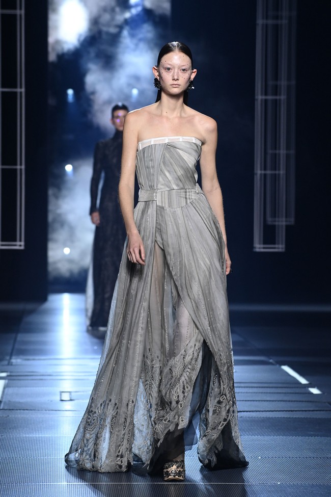 Fashion show koleksi busana Fendi Haute Couture Spring/Summer 2022 di Paris Fashion Week, Januari 2022.  Dok. Getty Images/Pascal Le Segretain.
