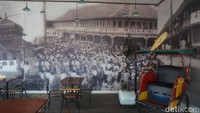 Yang uniknya lagi, Kopi Tiam Rusen masih memajang foto-foto lama nan jadul. Di lantai dua bangunan, bahkan ada foto dokumentasi saat kedai kopi ini masih berwujud Penginapan Rusen.
