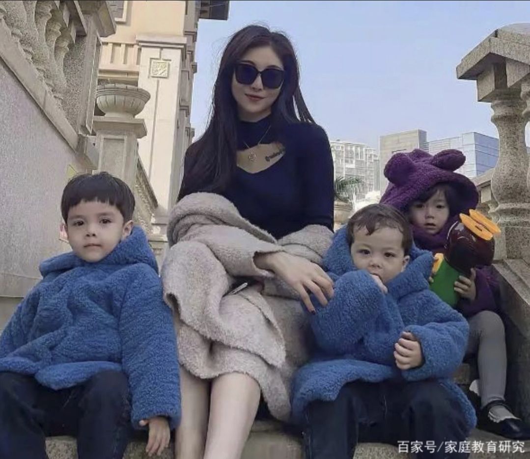 Li Xueke, artis China yang punya 3 anak lewat bayi tabung