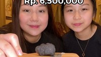 Steak buatan Sisca Kohl dan adiknya ini juga membuat netizen menjerit. Menggunakan truffle dan foie gras, sehingga dibanderol Rp 6.500.000. Foto: TikTok @siscakohl