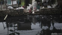 Air merupakan kebutuhan utama setiap insan manusia. Kondisi krisis air bersih yang terjadi di Jakarta memang sudah terjadi sejak lama, namun hingga kini permasalahan itu tak kunjung usai dituntaskan. 