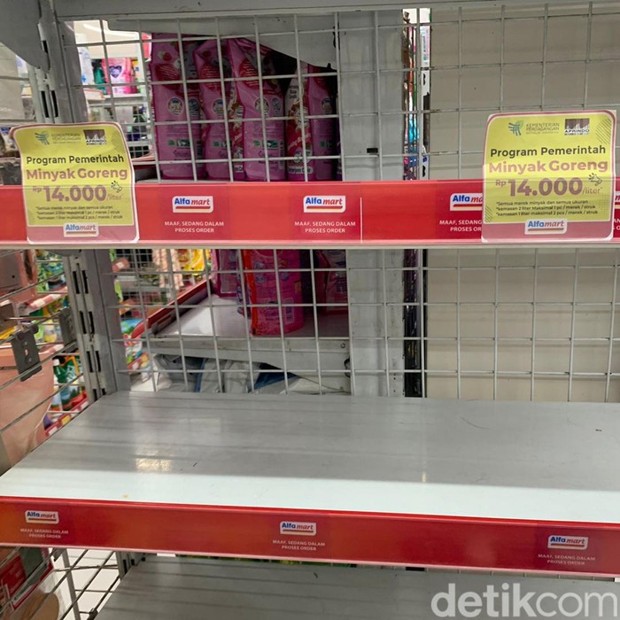Minyak Goreng Langka di Surabaya