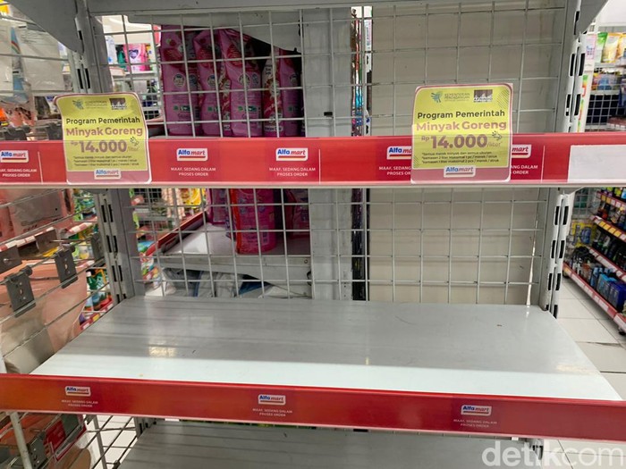 Minyak Goreng Langka di Surabaya