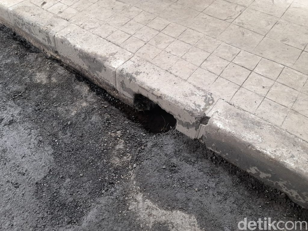 Mulut air di got (drainase) ruas Jl RS Fatmawati, dekat Stasiun MRT Haji Nawi, 4 Februari 2022. (Marteen Ronaldo Pakpahan/detikcom)
