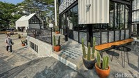 Suasana Kopi Nako di Alam Sutera, Tangerang Selatan. Konsep urban design mampu mengubah tanah lapang menjadi area yang mempunyai magnet kuat bagi pecinta kopi dan makanan lokal.