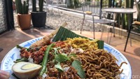 Salah satu menu selain kopi yang enak untuk mengenyangkan perut.