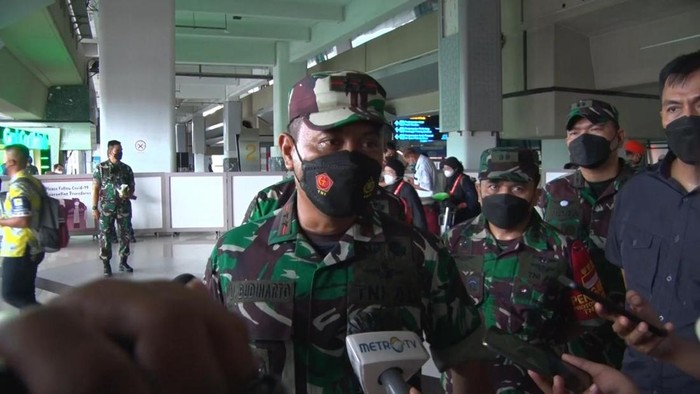 Pangdam Jaya Cek Kedatangan Penumpang dari LN di Soetta