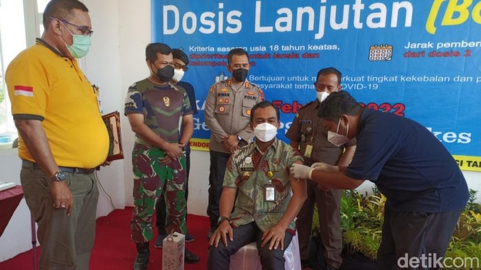 Peluncuran vaksinasi lanjutan atau booster di Gedung Publik Safety Center (PSC), Kabupaten Batang, Jateng, Kamis (3/2/2022).