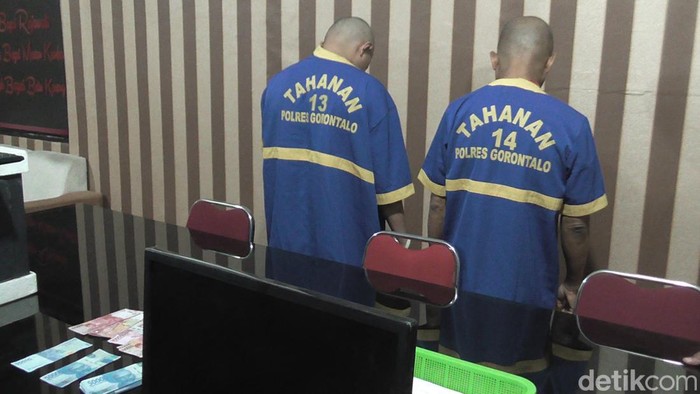 Pencetak dan pengedar uang palsu di Gorontalo ditangkap (detikcom/Ajis Halid)