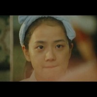 Jisoo BLACKPINK menuai pujian netizen Korea karena totalitas dalam berakting. Dalam episode dua Snowdrop, dia terlihat natural saat melakoni adegan cuci muka. Foto: dok Disney+ Hotstar