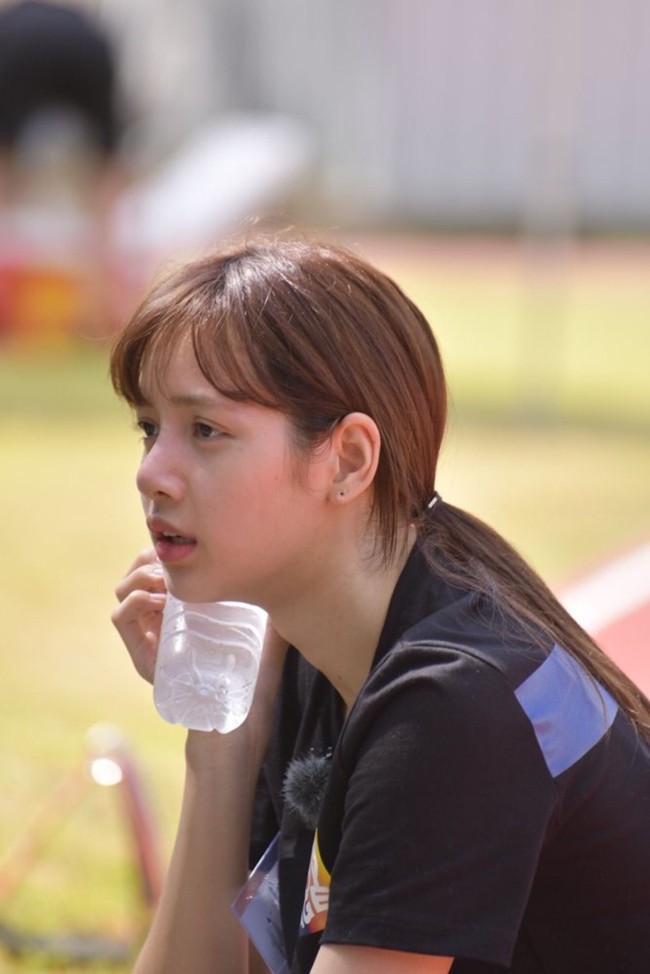 Lisa BLACKPINK tidak memakai makeup selama tampil di acara televisi Real Men 3. Untuk pertama kalinya, dia merasakan kehidupan wajib militer. Foto: dok MBC