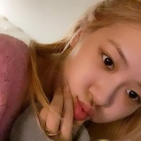 Personel BLACKPINK yang besar di Australia itu juga pernah membagikan potret tanpa makeup sebelum tidur. Foto: dok Instagram roses_are_rosie