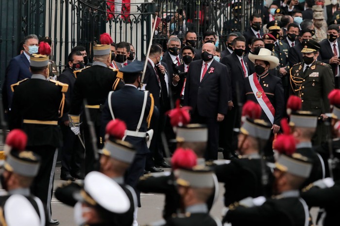 Potret Presiden Peru yang Konsisten dengan Topi Jeraminya Presiden Peru, Pedro Castillo belum genap setahun menjabat. Ia berani membuat kebijakan populis sesuai arahan partainya bernaung. Selain itu, Castillo konsisten memakai topi jerami ke manapun. Lihat foto-fotonya.