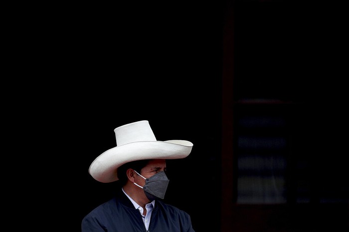 Potret Presiden Peru yang Konsisten dengan Topi Jeraminya Presiden Peru, Pedro Castillo belum genap setahun menjabat. Ia berani membuat kebijakan populis sesuai arahan partainya bernaung. Selain itu, Castillo konsisten memakai topi jerami ke manapun. Lihat foto-fotonya.