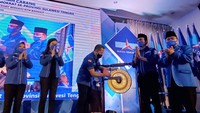Deputi 1 Badan Pembinaan Organisasi Keanggotaan Kaderisasi ( BPOKK) DPP Partai Demokrat Bli Made Rai Di dampingi Ketua DPD Partai Demokrat Sulteng Anwar Hafid, Bupati Poso Verna Gladies Merry Inkiriwang Saat Membuka Muscab Serentak Se-Provinsi Sulawesi Tengah.
