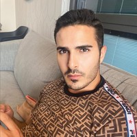 Simon Leviev berpura-pura jadi anak miliarder dan menebar pesona dengan menampilkan foto gaya hidup mewah. Foto: Instagram/@simon_leviev_official