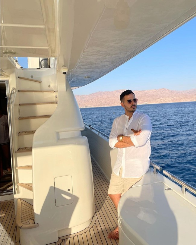 Profil mentereng Simon Leviev diperkuat dengan statusnya sebagai CEO LLD Diamonds, perusahaan pemasok berlian. Foto: Instagram/@simon_leviev_official