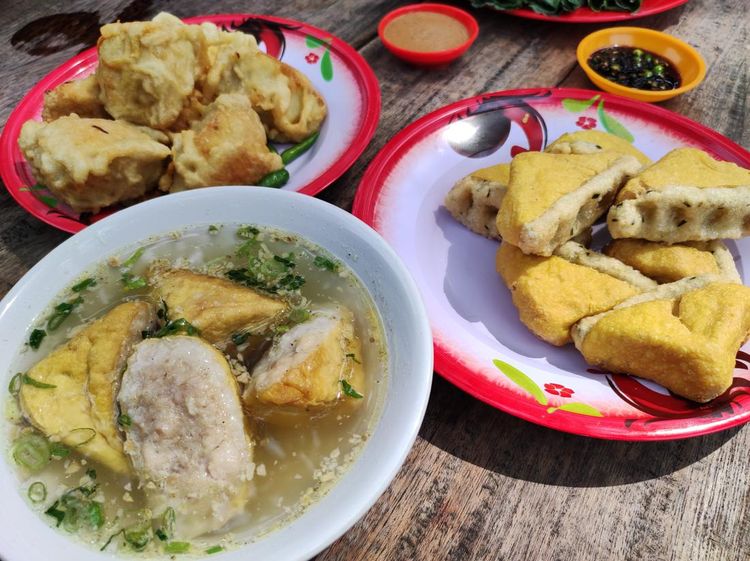 Makan Enak di Pabrik Tahu Na Po Tet yang Berusia 57 Tahun