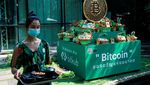 Trader Kripto Bisa Keruk Cuan Sambil Ngopi di Cafe Ini