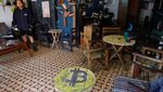 Trader Kripto Bisa Keruk Cuan Sambil Ngopi di Cafe Ini