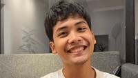 Bintang Emon beberapa waktu lalu melamar Alca Octaviani dengan sebuah cincin indah. Foto: Instagram @bintang emon