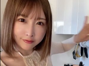 Jadi Bintang Porno Demi Selamatkan Pria
