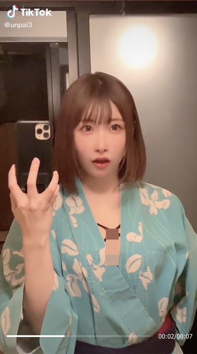 Seperti dikutip dari Hype Malaysia, Unpai baru-baru memutuskan mencoba profesi baru yaitu menjadi pemain film dewasa. Dia terjun sebagai aktris AV atau video dewasa. Foto: Dok. TikTok Unpai3