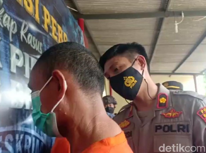 Wakapolres Kompol Arwansa menanyai predator seksual