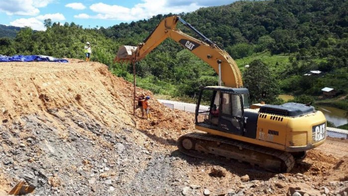 4 PLBN 'Pintu Gerbang' Masuk RI Dibangun di Kaltara Kementerian Pekerjaan Umum dan Perumahan Rakyat (PUPR) terus menyelesaikan pembangunan 4 Pos Lintas Batas Negara (PLBN) Terpadu di Provinsi Kalimantan Utara (Kaltara) guna meningkatkan daya saing nasional, pemerataan hasil pembangunan sekaligus mengurangi disparitas, khususnya di wilayah 3T (terdepan, terluar dan tertinggal). Keempat PLBN ditargetkan selesai Desember 2022, yakni PLBN Terpadu Long Nawang di Kabupaten Malinau dan tiga di Kabupaten Nunukan yakni Long Midang, Labang, dan Sei Pancang.