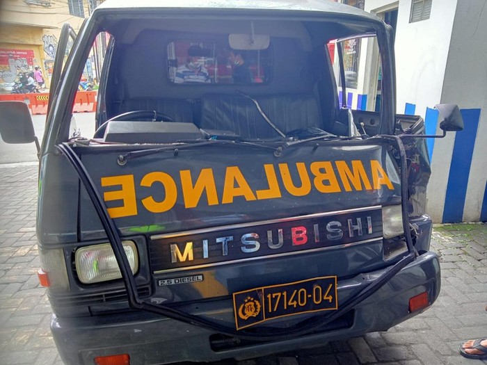 Ambulans Setukpa Polri tabrakan di Sukabumi