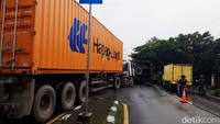 Tak ada korban jiwa maupun luka dalam kejadian ini. Namun arus lalu lintas Jalan Semarang-Solo, tersendat dari kedua arah.