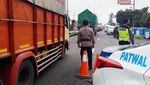 Detik-detik Evakuasi Truk Tronton yang Ditabrak Trailer di Boyolali