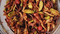 Tampilannya menggoda, inilah sambal teri pete yang nikmatnya luar biasa. Sambal khas Minang ini terasa renyah karena ditambahkan kacang goreng. Yuk, lihat resepnya di sini. Foto: iStock 
