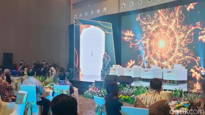 Elizabeth Sudira menyanyikan Lagu Rindu sebagai pembuka launching detikJateng, Sabtu (5/2/2022).