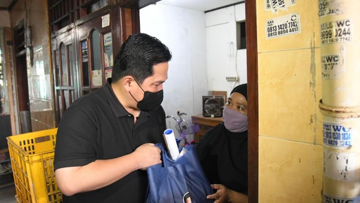 Erick Thohir beri bantuan lewat program TokTok Warga